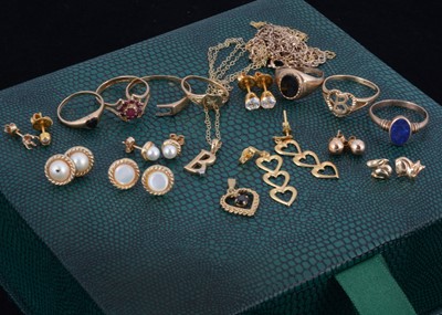 Lot 173 - A collection of 9ct gold
