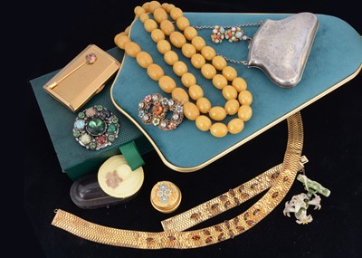 Lot 179 - A pressed amber graduated oval bead necklace