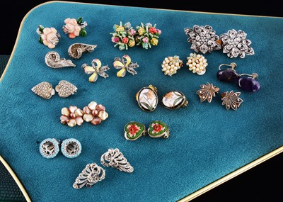 Lot 180 - Fifteen pairs of costume earrings