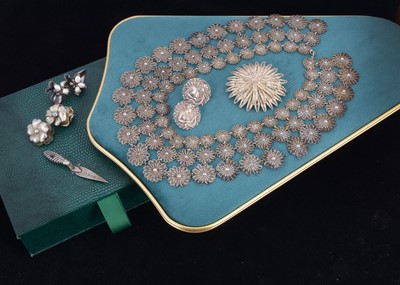 Lot 181 - A silver filigree fringe necklace