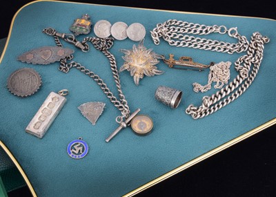 Lot 184 - A quantity of silver jewellery