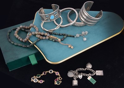 Lot 185 - A small quantity of silver jewellery