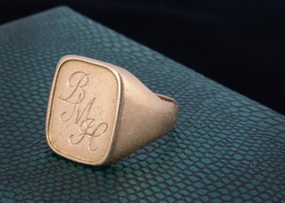 Lot 189 - A continental 14ct gentleman's signet ring
