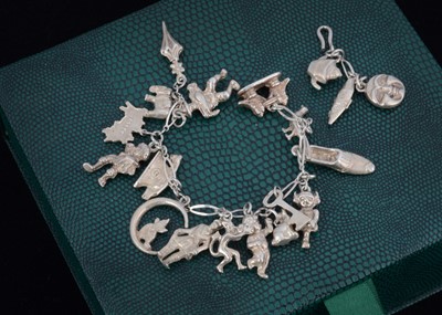 Lot 190 - A silver charm bracelet