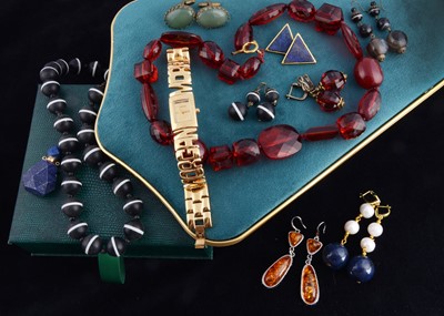 Lot 209 - A collection of jewels