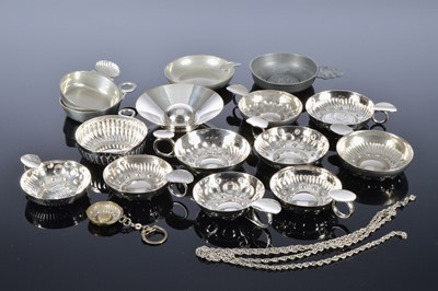 Lot 216 - A collection of taste du vins and ashtrays