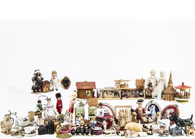 Lot 232 - Various doll related items