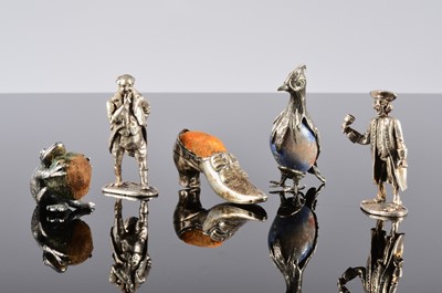 Lot 275 - Five small collectable items