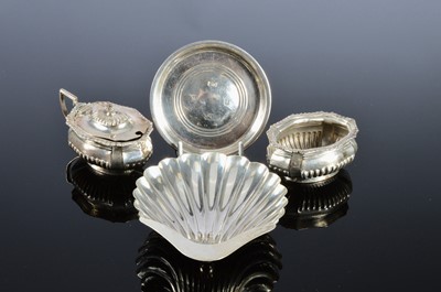 Lot 276 - Two silver dishes