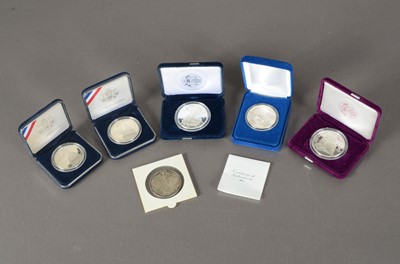 Lot 25 - A collection of six United States silver coins and medallions