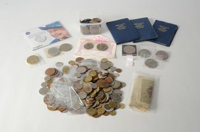 Lot 34 - A collection of British and World coinage and medallions