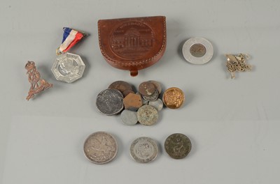 Lot 58 - A small quantity of British and world coinage