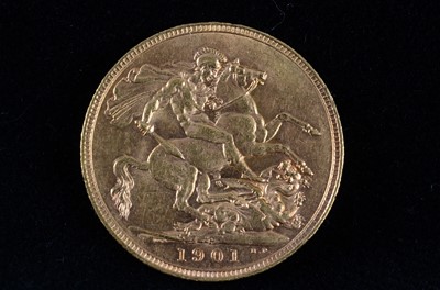 Lot 119 - A Victorian Gold Sovereign, with old head, dated 1901, VF