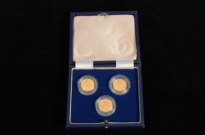 Lot 130 - Three 1980s gold half sovereigns