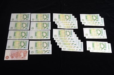 Lot 173 - A collection of twenty five Bank of England 'Somerset' £1 notes