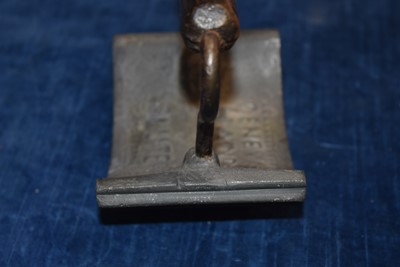 Lot 9 - A Geneva Hand Held Fluter