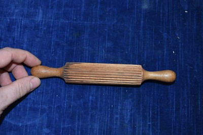 Lot 9 - A Geneva Hand Held Fluter