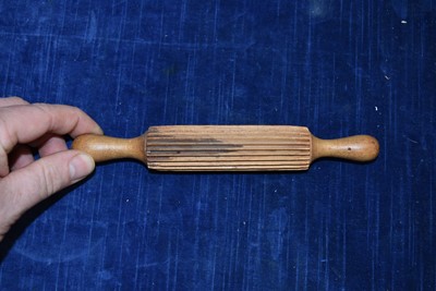 Lot 9 - A Geneva Hand Held Fluter