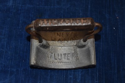 Lot 9 - A Geneva Hand Held Fluter