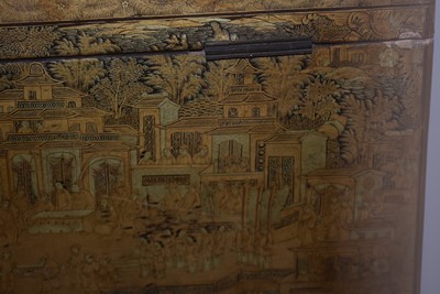 Lot 454 - A large Chinese Tea Caddy