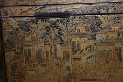 Lot 454 - A large Chinese Tea Caddy