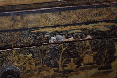 Lot 454 - A large Chinese Tea Caddy