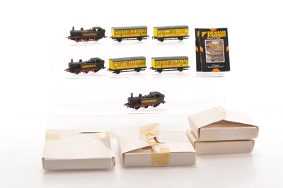 Lot 12 - Graham Farish N gauge Locomotives and coaches (7)