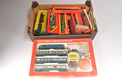 Lot 18 - Tri-ang Hornby and Early Hornby 00 Gauge Train Set Locomotives and Coaches (qty)