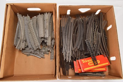 Lot 24 - Tri-ang 00 gauge Series 3 Super 4 and Standard track pieces (199 approx.)