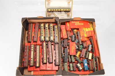 Lot 33 - Tri-ang 00 gauge coaches wagons and accessories in original boxes (49)