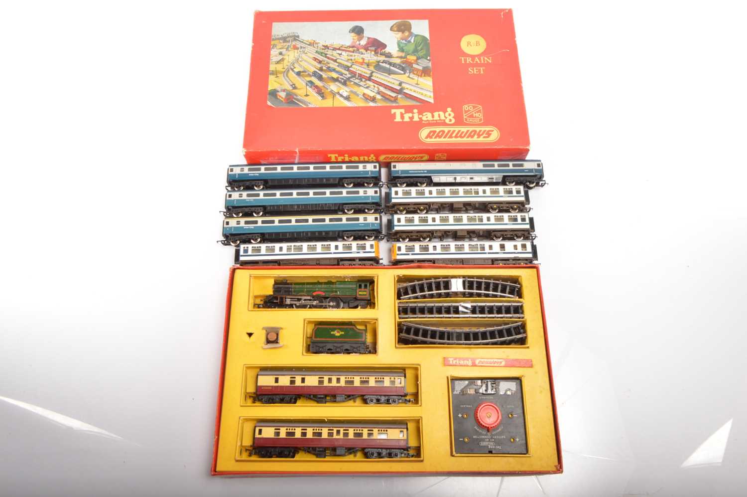 Lot 42 - Tri-ang Passenger train set with Hornby DMU and coaches 00 gauge (9)