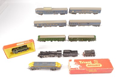 Lot 48 - Tri-ang Hornby Locomotives Multiple Units and coaches 00 gauge  (10)