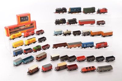 Lot 52 - Tri-ang Hornby 00 gauge Locomotives carriages and wagons (46)