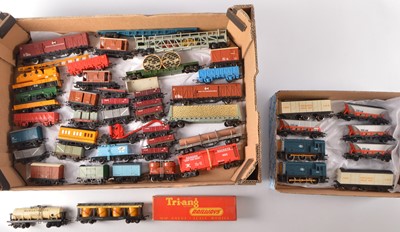 Lot 56 - Tri-ang  Hornby 00 gauge Locomotives and wagons  (46)