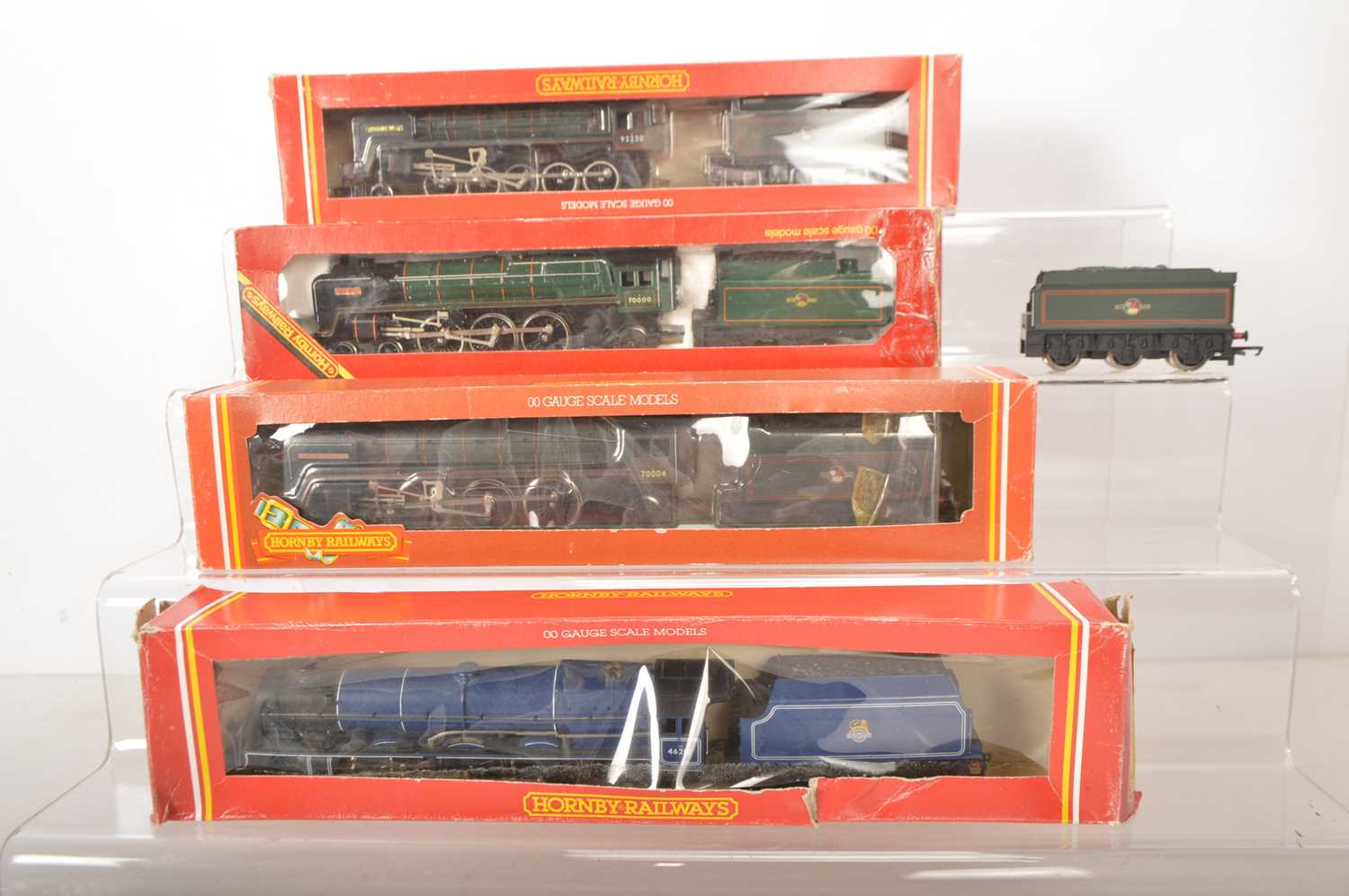 Lot 93 - Hornby 00 gauge Steam Locomotives and tenders in original boxes (4)
