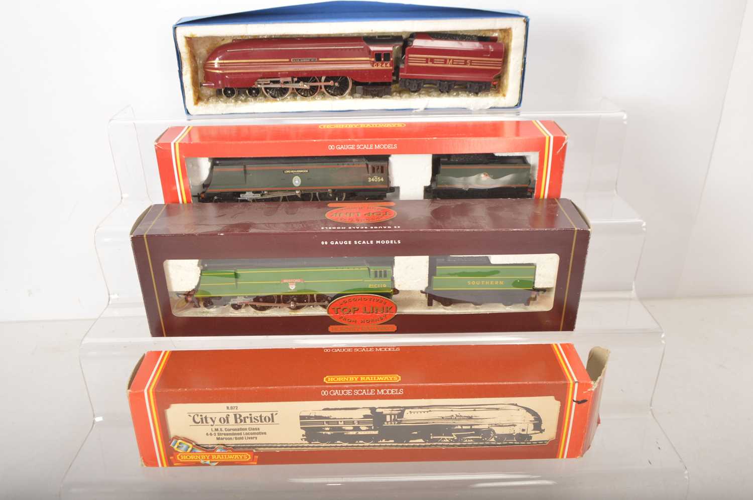 Lot 94 - Hornby 00 gauge Steam Locomotives and tenders in original boxes (4)