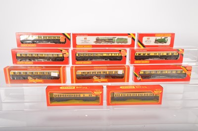 Lot 96 - Hornby 00 gauge Great Western Locomotives and coaches  in original boxes (11)