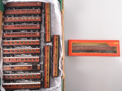 Lot 144 - Hornby 00 gauge LMS and BR/(LNER coaches (15)