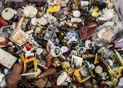 Lot 249 - A large quantity of recent and vintage dolls' house chattels and ornaments