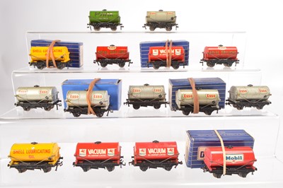 Lot 193 - Hornby-Dublo 00 Gauge 3-Rail boxed and unboxed Tank wagons (18)