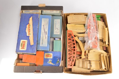 Lot 195 - Large quantity of Hornby-Dublo 00 Gauge 3-Rail Signal Boxes Stations and Platforms  Footbridges and other Accessories boxed and unboxed (qty)