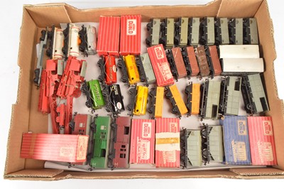 Lot 199 - Hornby-Dublo 00 Gauge 2-Rail boxed and unboxed Goods Rolling stock including ICI Bogie Tank wagon and two Breakdown Cranes and earlier tank wagons with plastic wheels (45)
