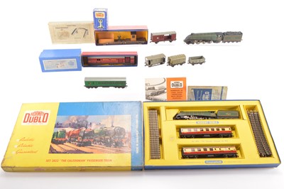 Lot 203 - Hornby-Dublo 00 Gauge boxed 2-Rail 2022 'The Caledonian' Train Set and boxed and unboxed additional Class A4  Locomotive Rolling Stock and Accessories (11)