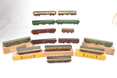 Lot 239 - Exley and Hamblin's 00 Gauge boxed and unboxed  SR LMS and GWR Coaches (14)