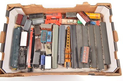 Lot 249 - Lima  DMU and  various Hornby and other Makers 00 Gauge Tank Engines Goods Trucks and two static Engines (34)