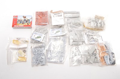 Lot 252 - Various Airfix/Dapol 00 Gauge Railway and Military kits (18)