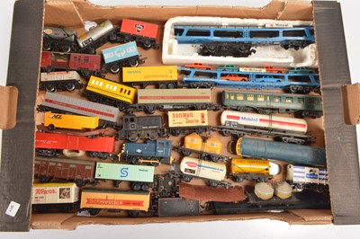 Lot 255 - Tri-ang Lima Hornby Diesel Locomotives and assorted freight wagons 00 gauge (32)