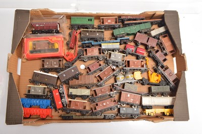 Lot 258 - Hornby Mainline Airfix Dapol and other makes 00 gauge freight wagons and rolling stock (174)