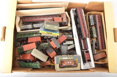 Lot 278 - Tri-ang DMU with 00 gauge coaches and wagons mostly made from kits (59)