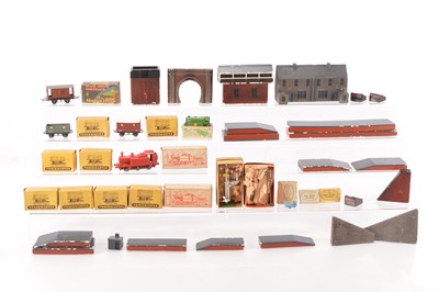 Lot 279 - Pyramid Trackmaster and other 00 Gauge Rolling stock and accessories (qty in 1 small box)